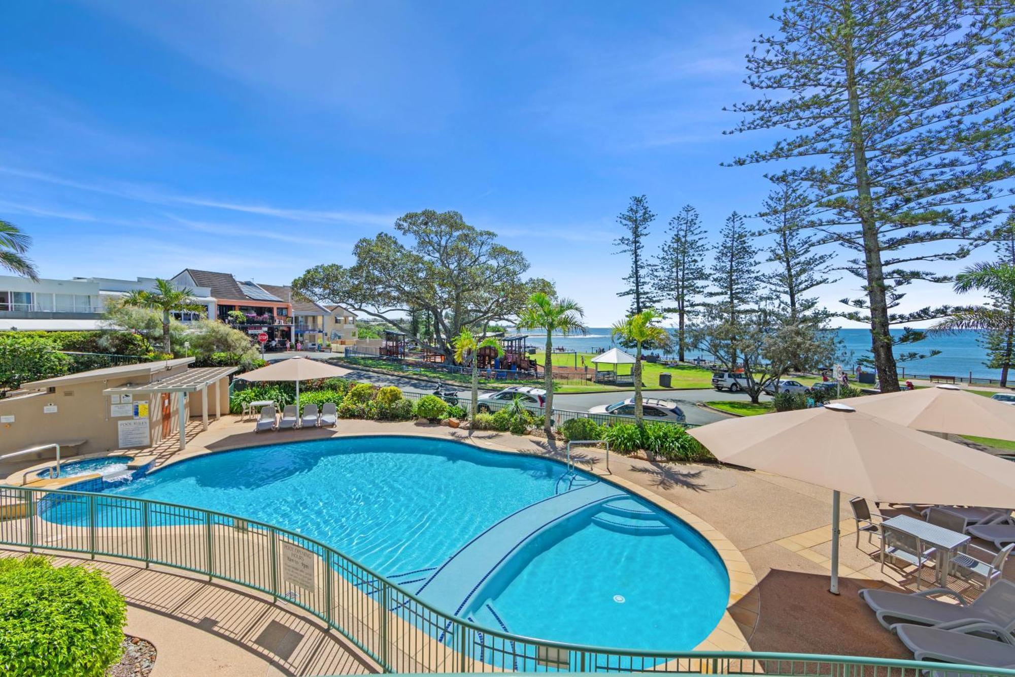 The Norfolks On Moffat Beach Caloundra Buitenkant foto