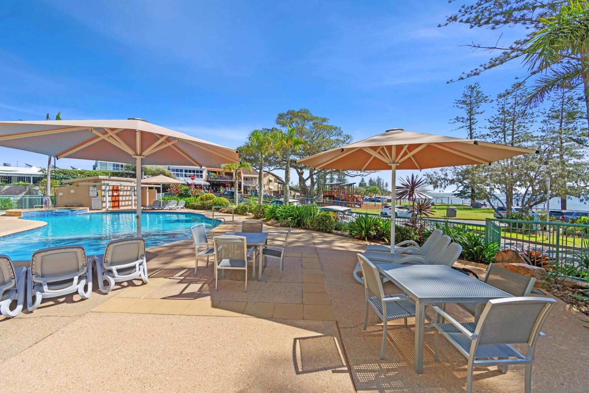The Norfolks On Moffat Beach Caloundra Buitenkant foto