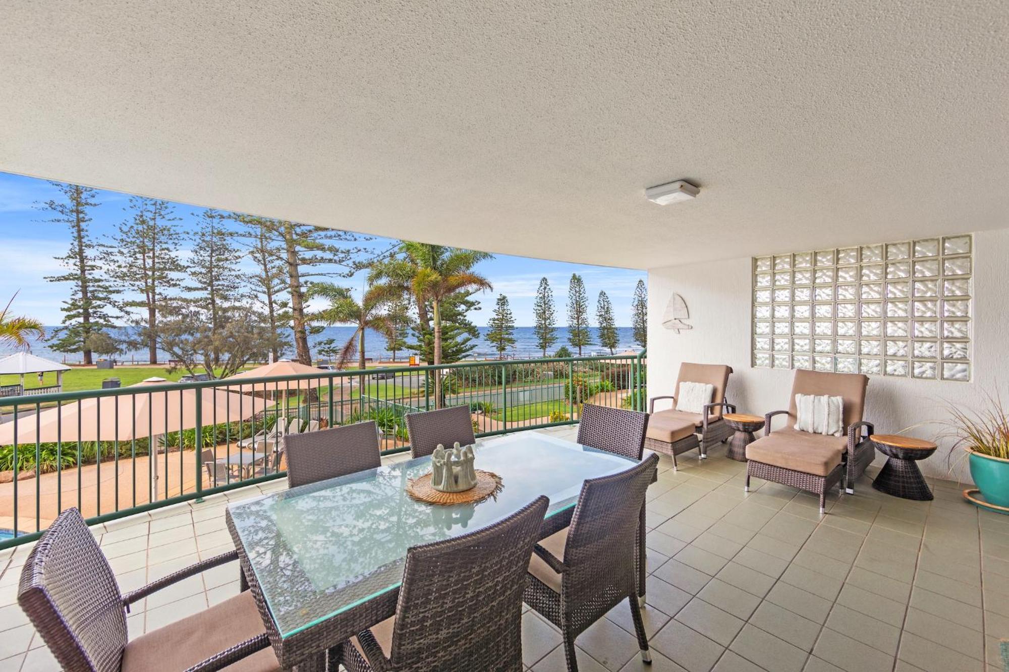 The Norfolks On Moffat Beach Caloundra Buitenkant foto
