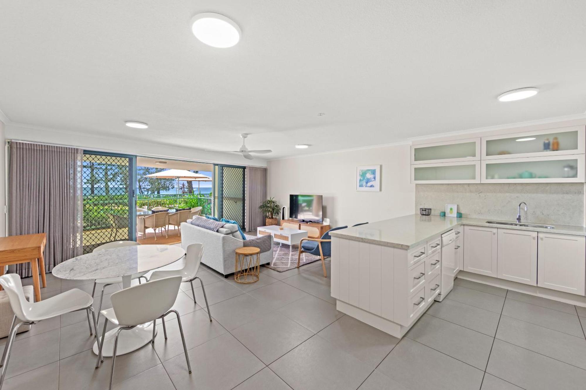 The Norfolks On Moffat Beach Caloundra Buitenkant foto