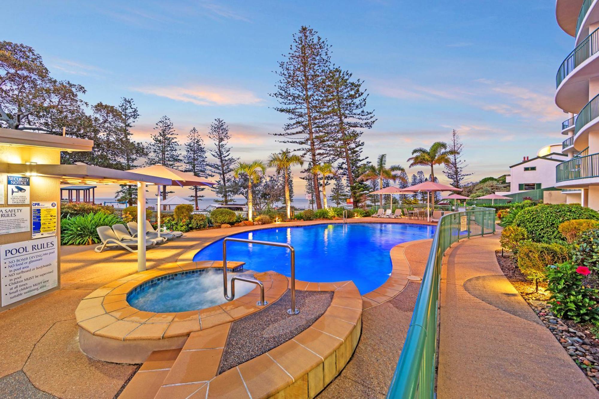 The Norfolks On Moffat Beach Caloundra Buitenkant foto