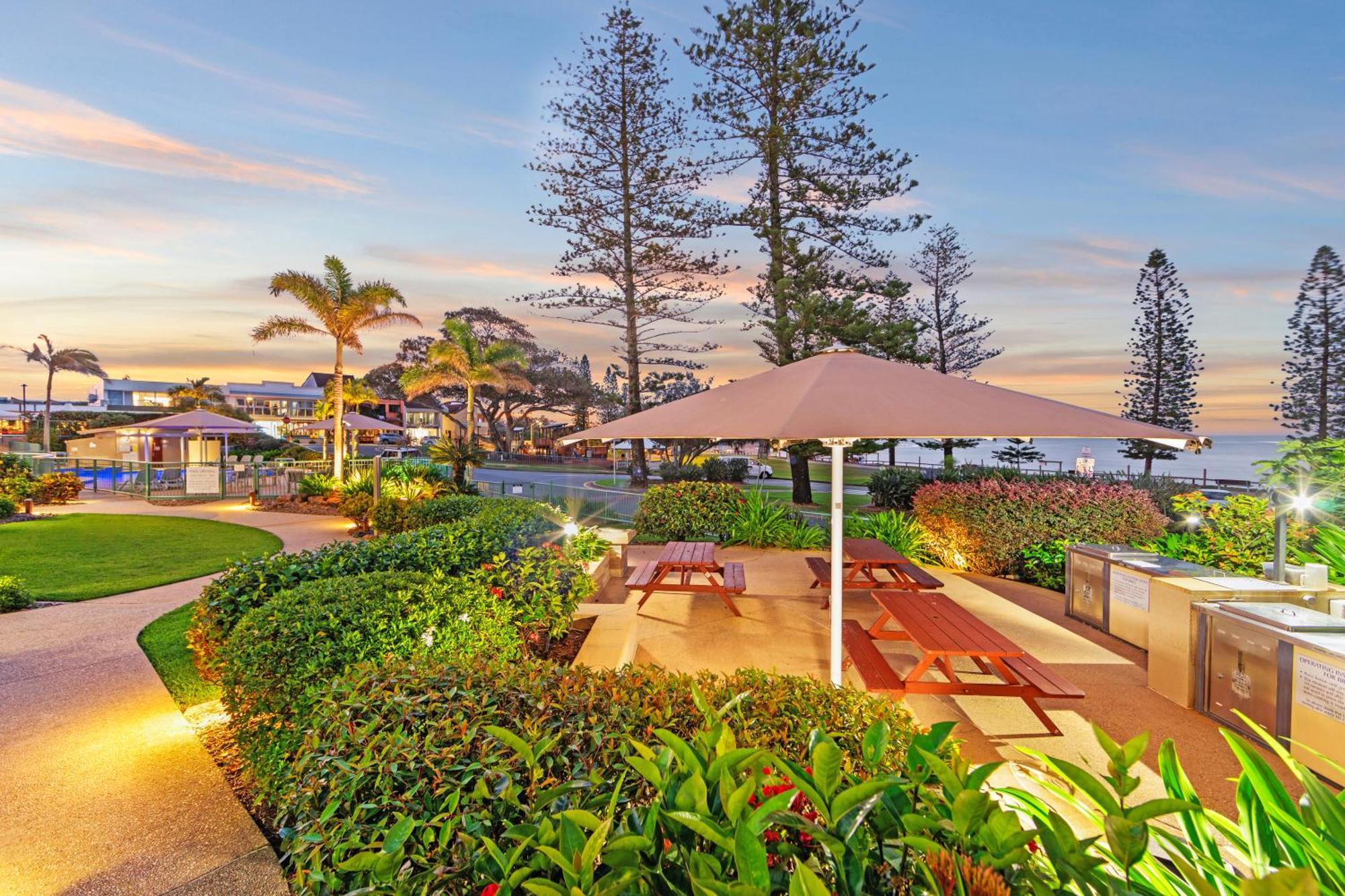 The Norfolks On Moffat Beach Caloundra Buitenkant foto