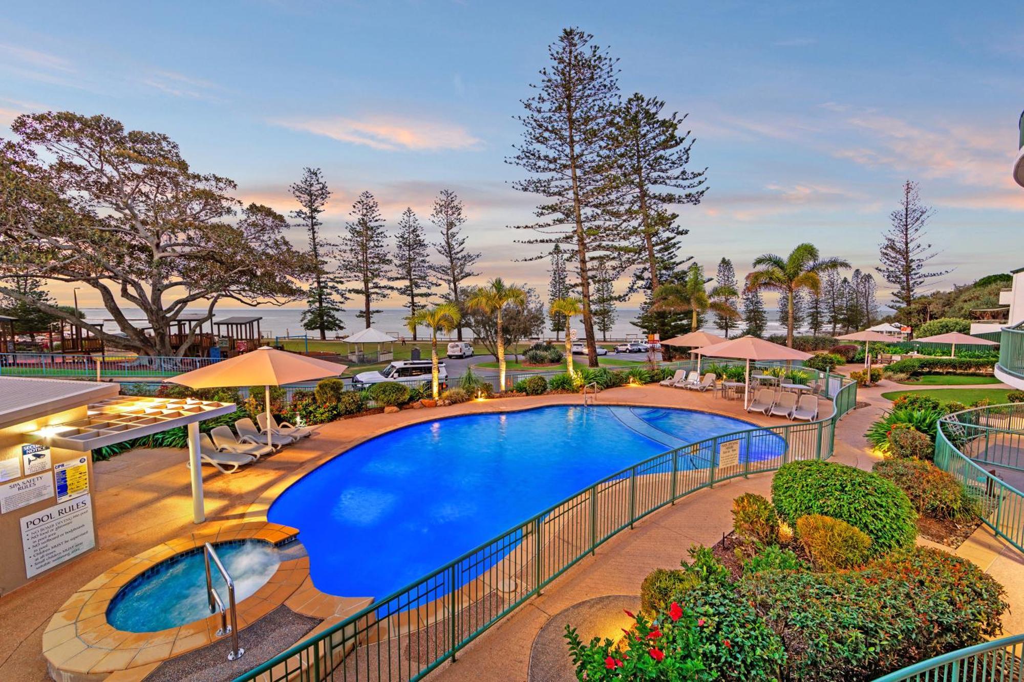The Norfolks On Moffat Beach Caloundra Buitenkant foto