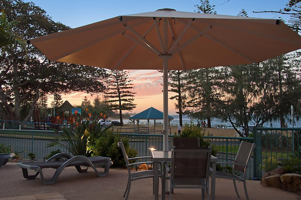 The Norfolks On Moffat Beach Caloundra Buitenkant foto