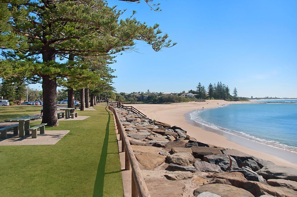 The Norfolks On Moffat Beach Caloundra Buitenkant foto